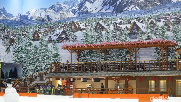 Transpark Mall Bintaro resmi dibuka hari ini, Jumat (20/12). Mall itu juga dilengkapi dengan Trans Snow Wold yang berkelas internasional dan bernuansa Jepang.