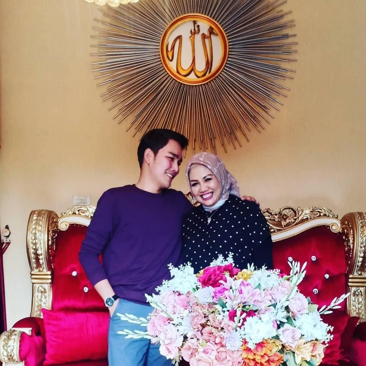 <p>Bagaimana penampilan baru Elly Sugigi? Terlihat lebih cantik dan pangling ya, Bun. (Foto: Instagram @ellysugigi_real_)</p>