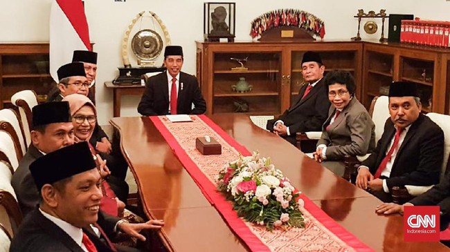 Pakar menyebut berdasarkan UU Ombudsman, Jokowi memiliki waktu 60 hari untuk menyikapi rekomendasi soal TWK KPK, atau melanggar ketentuan undang-undang.