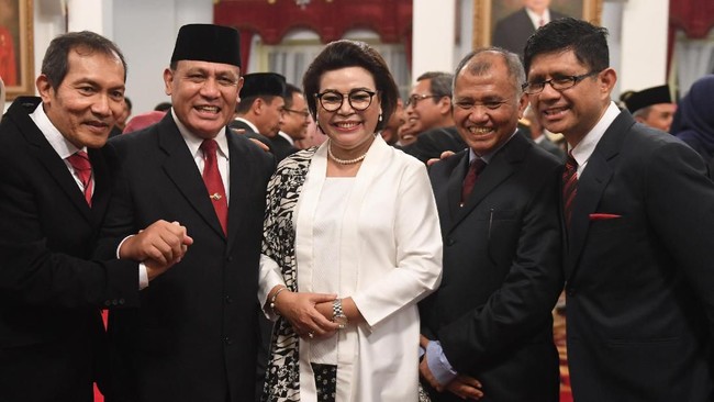 Agus Rahardjo resmi menyerahkan jabatan pimpinan KPK ke Firli Bahuri Cs di Gedung KPK, Jumat (20/12).