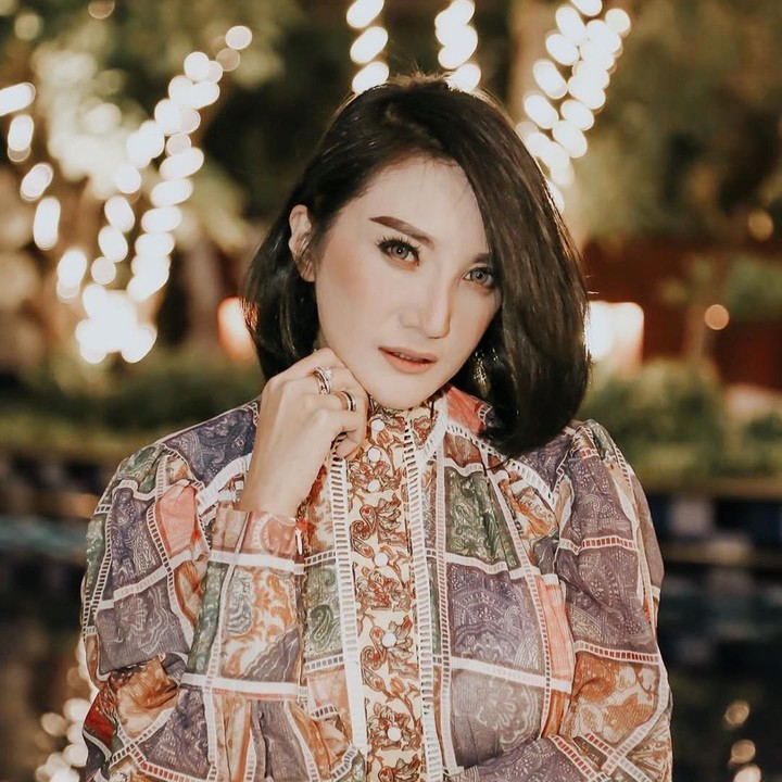 Setuju ya, Bun, kalau Kiki Amalia masih tampil memukau? (Foto: Instagram @kikiamaliaworld)