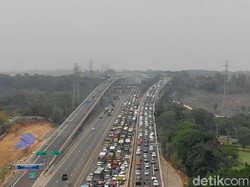 Tol Layang Jakarta-Cikampek Sempat Ditutup, Lalin Macet 9 Km