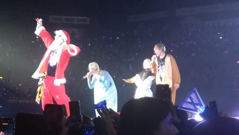 6 Aksi Lucu WINNER Tutup Konser Mereka di Jakarta Aksi lucu personel WINNER selesaikan konser mereka di Jakarta yang bertajuk WINNER CROSS Tour in Jakarta.