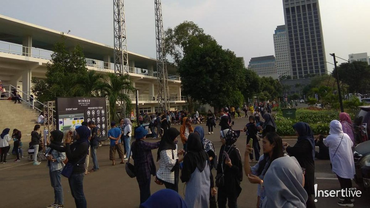 Berikut adalah beberapa keseruan konser Winner Cross Tour in Jakarta yang diselenggarakan di Tennis Indoor Senayan versi Insertlive