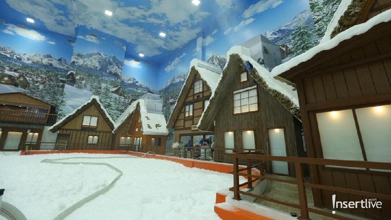 Trans Snow World hadirkan memberikan pengalaman berlibur berbeda untuk keluarga Anda. 