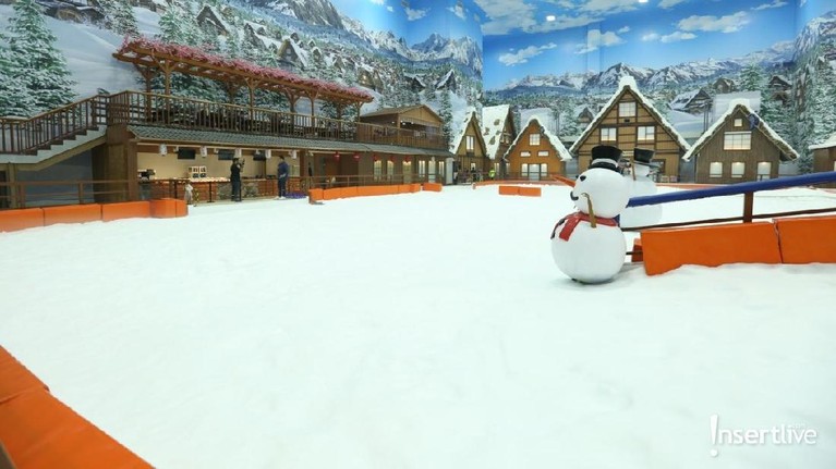Trans Snow World hadirkan memberikan pengalaman berlibur berbeda untuk keluarga Anda. 
