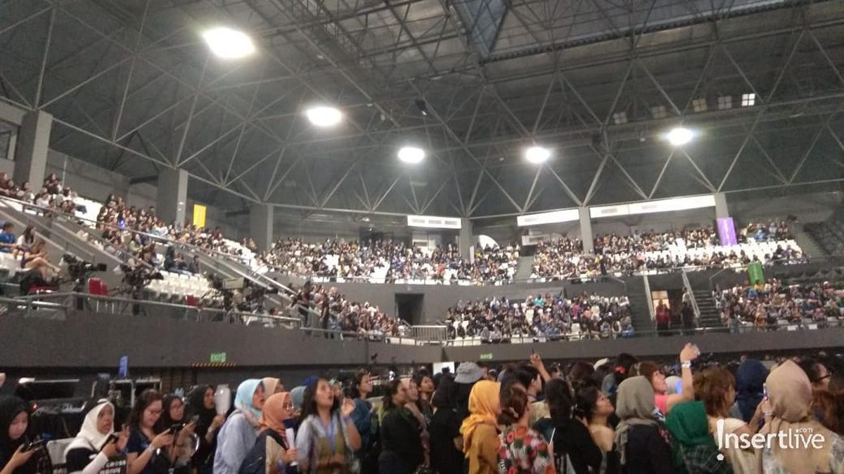 Berikut adalah beberapa keseruan konser Winner Cross Tour in Jakarta yang diselenggarakan di Tennis Indoor Senayan versi Insertlive