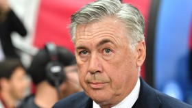 Ancelotti Menangis di Pelukan Presiden Madrid