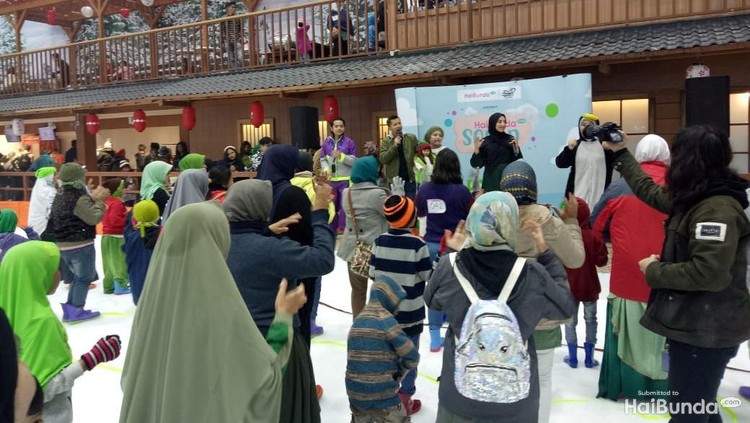 Bermain salju ternyata bisa menjadi cara unik untuk mengajarkan anak mengenai kebersihan. Seperti yang dilakukan HaiBunda dalam event HaiBunda Squad kali ini.