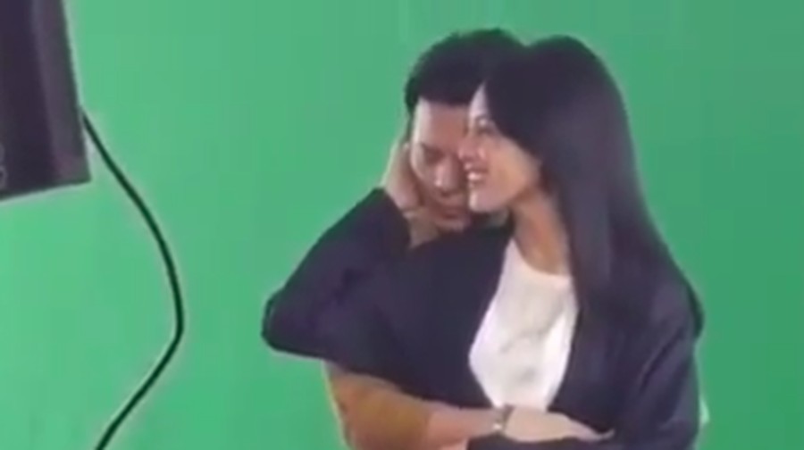 Ariel Noah Peluk Lania Fira, Netizen: Harusnya Aku yang di Sana Ariel Noah kepergok memeluk wanita cantik bernama Lania Fira.