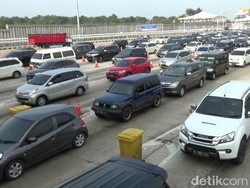 Tol Cikampek KM 57 Sempat Padat Jelang Pergantian Tahun