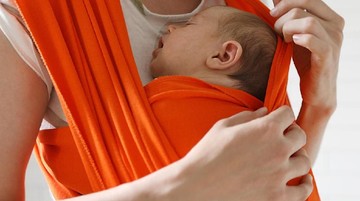 Bayi peluk jasad ibunya yang meninggal
