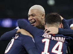 Tipis! Mbappe Luput Bikin Gol Rabona Ciamik ke Gawang St Etienne