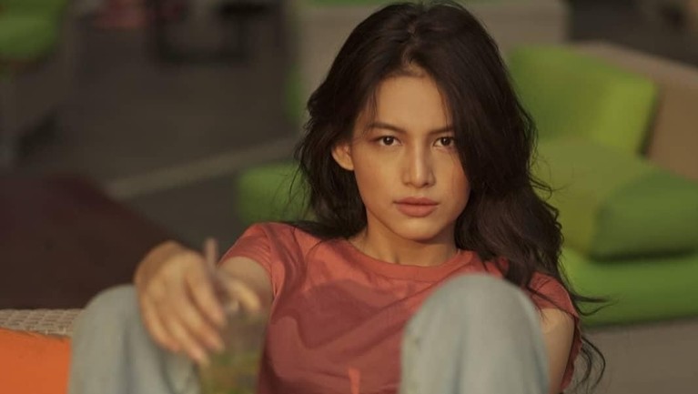 Nama Lania Fira mendadak jadi buruan para netizen di dunia maya karena pelukan mesra dengan Ariel Noah. Seperti apa sosok Lania Fira? Berikut 7 potret Lania.