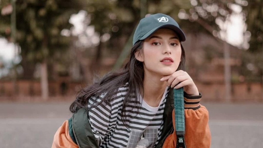 Lania Fira dijodhkan dengan Ariel Noah usai terlihat berpelukan mesra saat syuting video klip Noah.