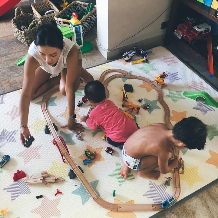 <p>Beginilah kehidupan seru mantan <em>girlband</em> Korea, Kahi, saat di rumahnya di Bali bersama kedua anaknya. (Foto: Instagram @kahi_korea)</p>