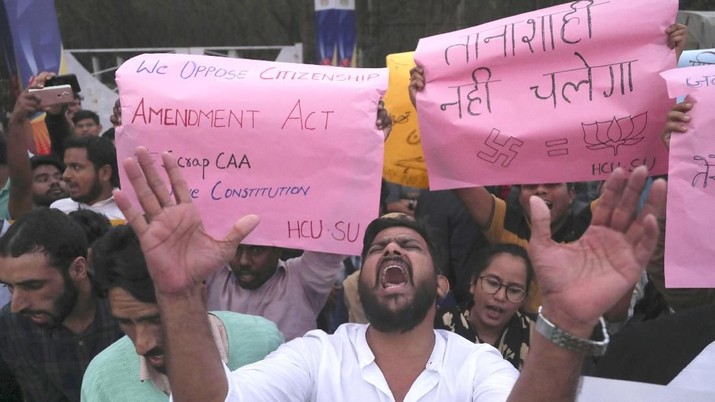 Demo India (AP Photo/Mahesh Kumar A.) Indian Hyderabad Central University (HCU) students shout slogans during a protest rally against a new citizenship law in Hyderabad, India, Monday, Dec.16, 2019. The new law gives citizenship to non-Muslims who entered India illegally to flee religious persecution in several neighboring countries. (AP Photo/Mahesh Kumar A.)