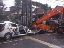Tragedi Maut Truk Muat Ekskavator Tabrak Motor-Mobil Tewaskan 7 Orang