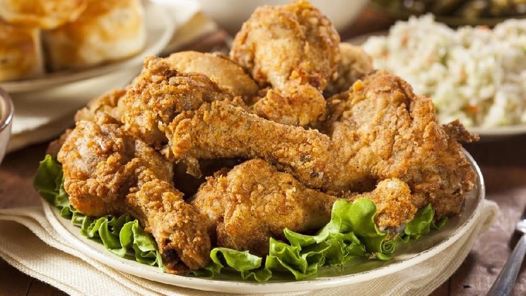 Tips Mudah Menggoreng Ayam Renyah ala Kentucky Berikut ini tips rahasia menggoreng ayam renyah untuk mendapatkan hasil seperti ayam Kentucky. Ya, seperti ayam renyah di restoran cepat saji. Yummy!