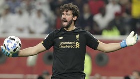 Alisson Buat Rekor Langka saat Liverpool Hajar MU