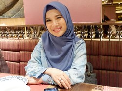 Alasan Chacha Frederica Tetap Ngartis Meski Suami Jadi Bupati