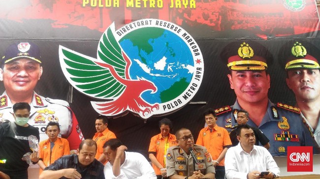 Ibra Azhari sama sekali tak mengeluarkan sepatah kata saat dirilis polisi terkait kasus narkoba yang sudah menjeratnya sebanyak lima kali sejak tahun 2000.