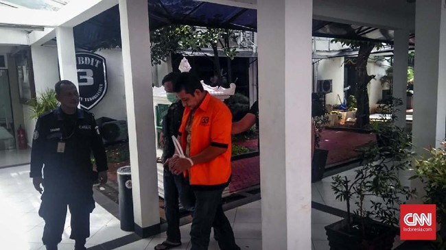 Aktor yang juga adik Ayu Azhari, Ibra Azhari kembali berurusan dengan kepolisian usai ditangkap karena narkoba untuk kelima kalinya, Sabtu (21/12) lalu.