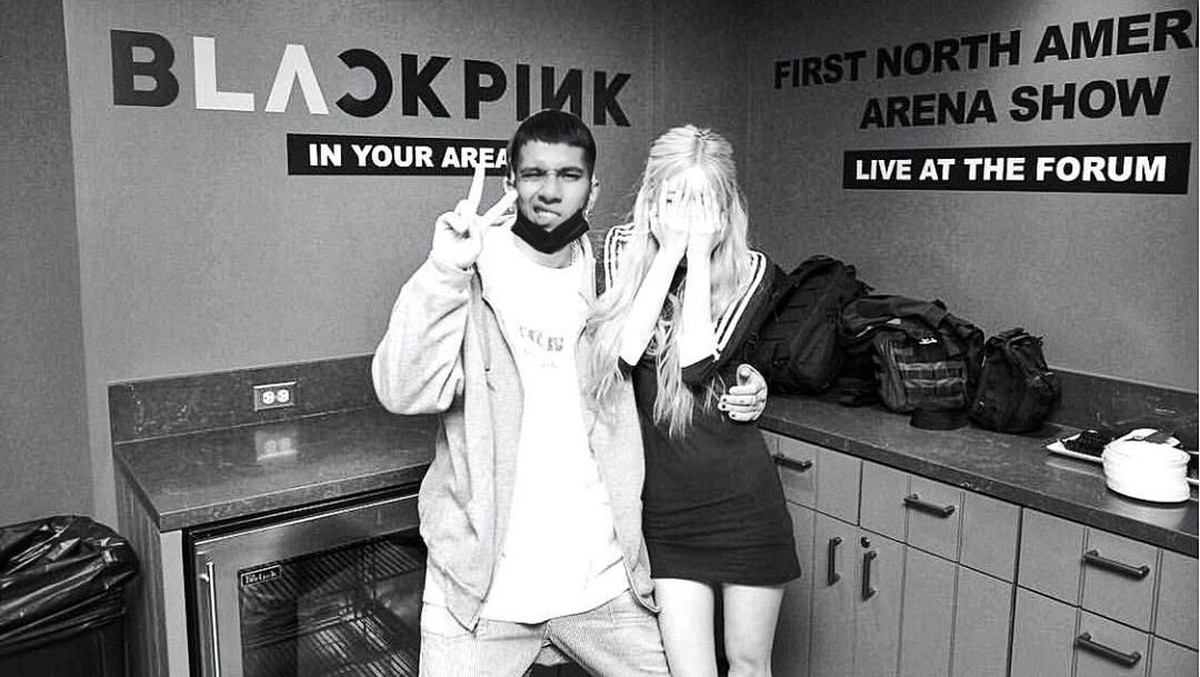 Naim Daniel&comma; penyanyi asal Malaysia mendapat ancaman setelah mengedit foto dirinya dengan Rose BLACKPINK&period; Penasaran&quest; Yuk&comma; intip&excl;