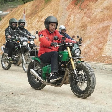Motor Jokowi Ngepot, Netizen Cemas sampai Teriak 'Awas Pak Hati-hati'