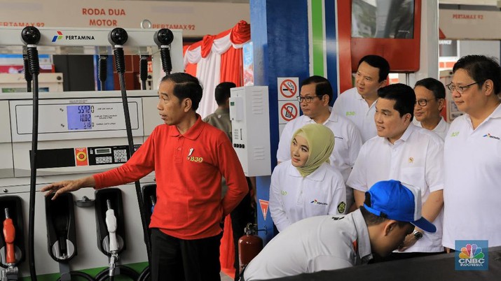 Presiden RI Jokowi di acara Peresmian Implementasi Program Biodiesel 30% oleh Presiden RI di SPBU MT Haryono. (CNBC Indonesia/Andrean Kristianto)