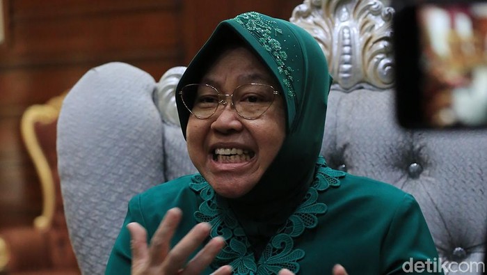 Wali Kota Surabaya Tri Rismaharini menyampaikan beberapa pesan di Hari Ibu yang diperingati Minggu (22/12). Salah satunya, ia mengajak ibu-ibu untuk tidak pernah menyerah dalam kondisi apapun.