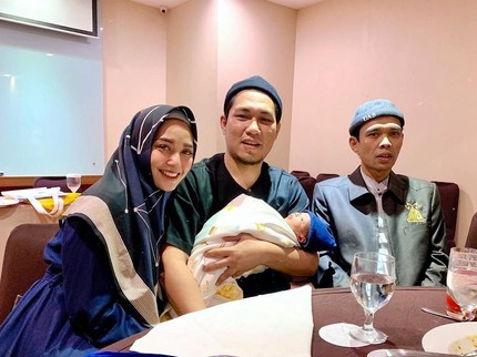 Kebahagiaan Istri Rizal 'Armada' Bertemu UAS Saat Mentahnik Bayinya