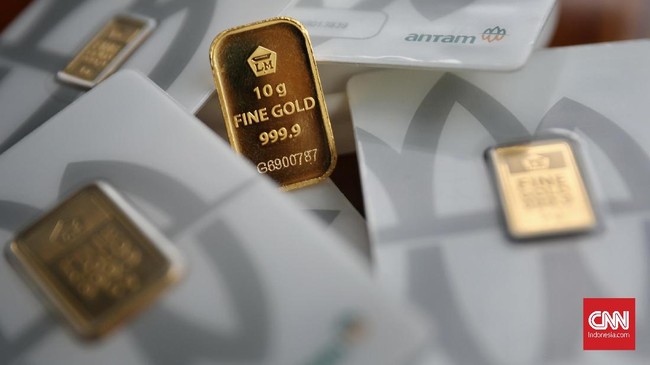 Harga jual emas turun ke Rp1,053 juta per gram pada Kamis (15/6) pagi, sementara harga buyback juga turun menjadi Rp933 ribu per gram.