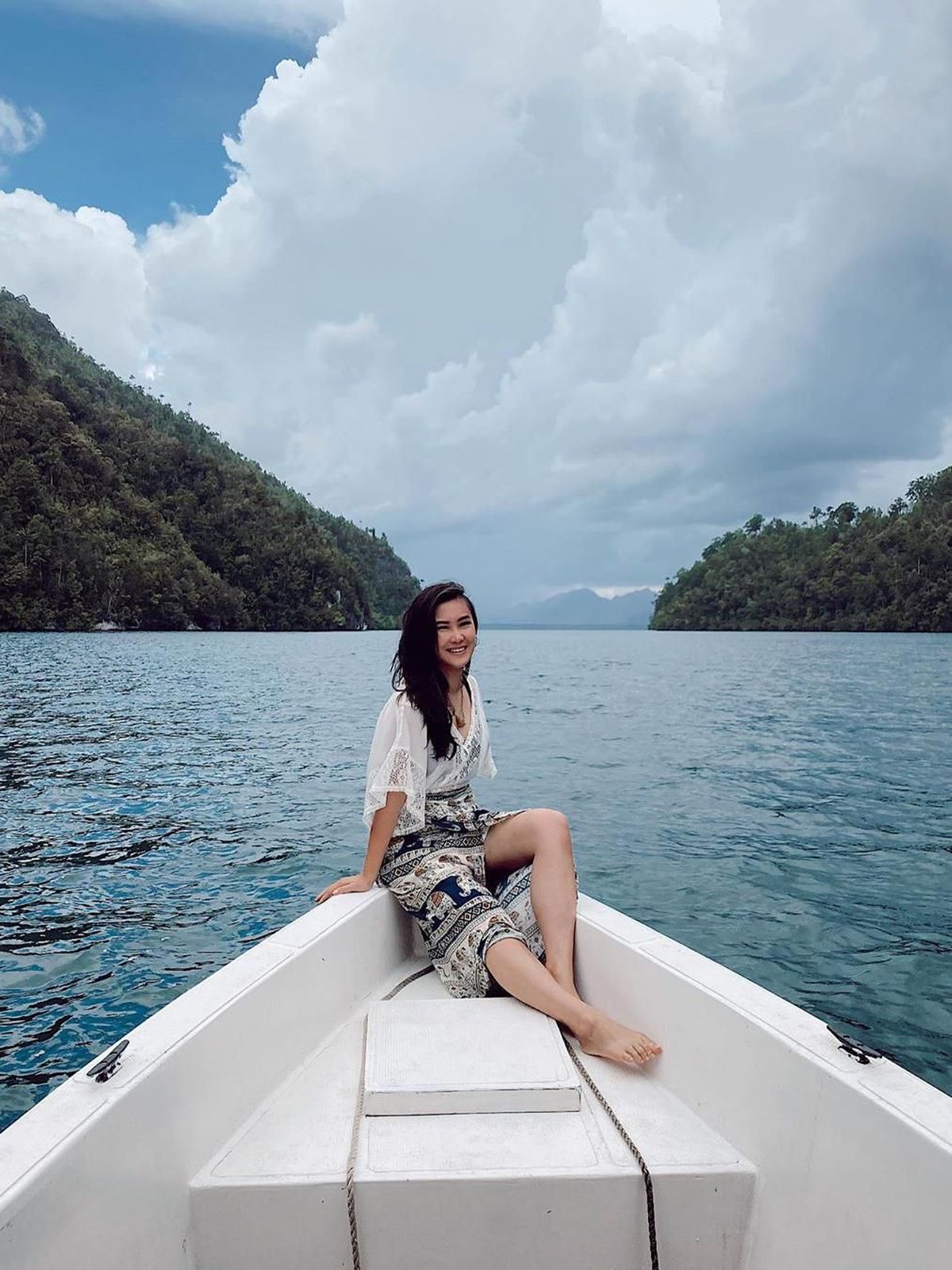 Jelang pernikahan&comma; Boy William dan Karen Vandela kali ini melakukan pemotretan pranikah di Raja Ampat&period; Berikut 7 potret romantis keduanya&period;