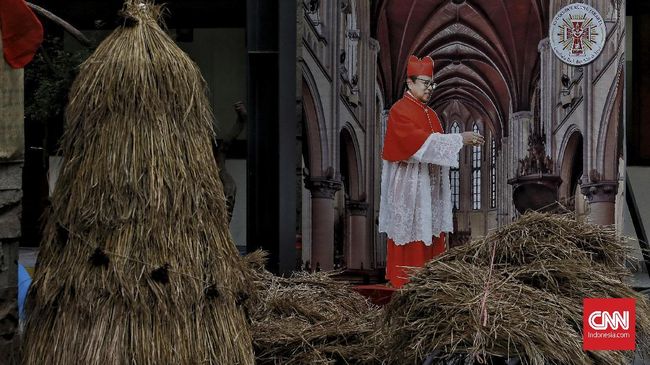 Anies Kunjungi Tujuh Gereja di Jakarta saat Malam Natal Anies bersama Forum Komunikasi Pimpinan Daerah (Forkopimda) akan mengunjungi sejumlah gereja di Jakarta untuk memantau langsung malam natal di gereja.