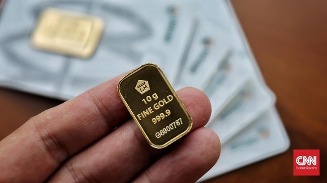 Harga jual emas Antam berada di posisi Rp1,062 juta per gram pada Jumat (28/4). Harga emas Antam per gram ini stagnan dari perdagangan sebelumnya.