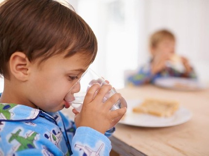Ukuran Tepat Takaran Minum Anak untuk Usia 4 - 12 Tahun
