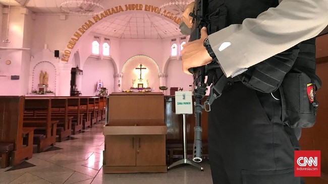 Polda Jabar bakal memperketat pengamanan pada perayaan Paskah 2021 agar jemaat merasa aman pascainsiden bom bunuh diri di Makassar, Sulsel.