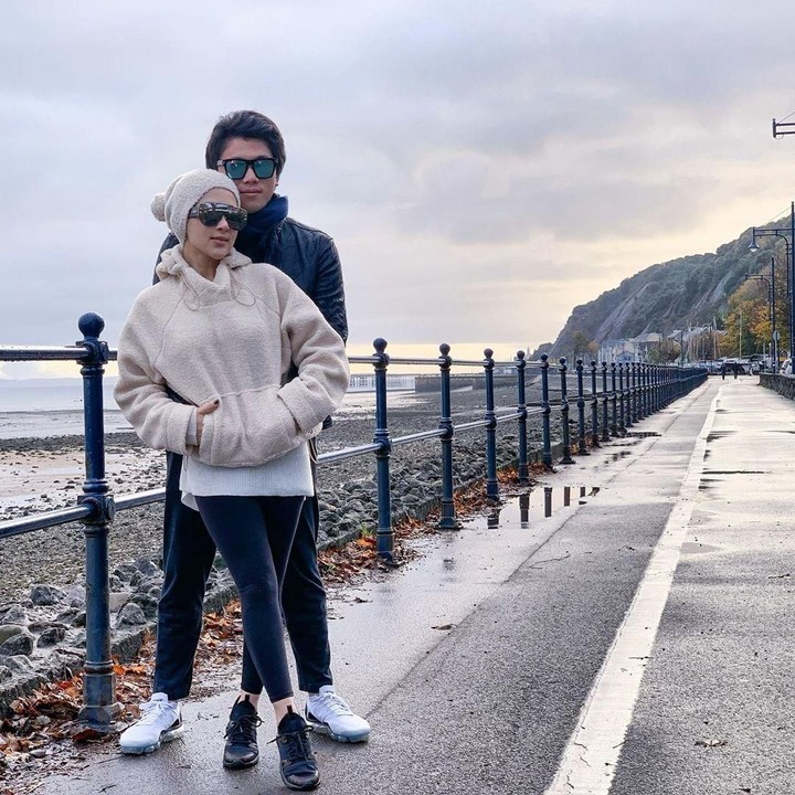 <p>Selamat menikmati liburan akhir tahun, Syahrini dan Reino Barack. (Foto: Instagram @princessyahrini)</p>