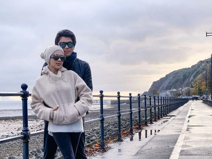 Romantis, Potret Liburan Mewah Syahrini dan Reino Barack di London