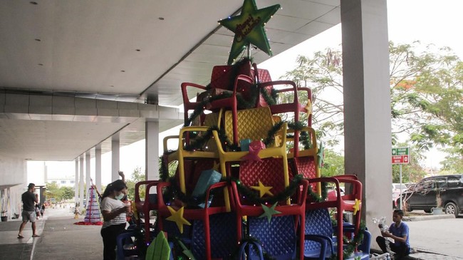 FOTO: Deretan Pohon Natal Unik di Nusantara