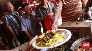 FOTO : Podjok Halal Vihara Petak Sembilan bagi Kaum Tak Mampu