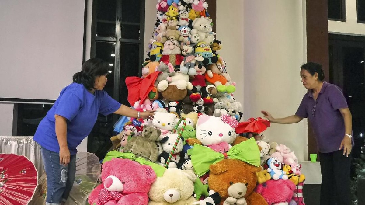 FOTO: Deretan Pohon Natal Unik di Nusantara