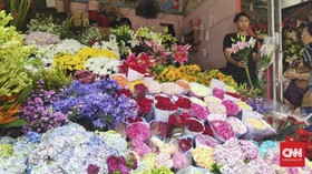 Penjual Bunga Kebanjiran Pesanan Jelang Malam Natal