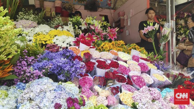 Penjual bunga di ibu kota kebanjiran pesanan jelang malam Natal.