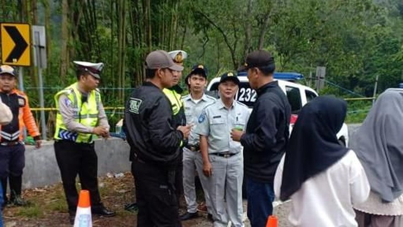 Direktur Utama PT Jasa Raharja (Persero), Budi Rahardjo S. menyampaikan bela sungkawa dan prihatin atas musibah tersebut.