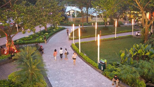 Ada banyak rekomendasi taman di Jakarta Barat yang menarik dikunjungi untuk berolahraga atau sekadar bersantai. Cek rekomendasinya.