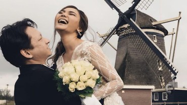 img-title Ini Bukti Rina Nosa Nikah Secara Islam dan Tidak Pindah Agama