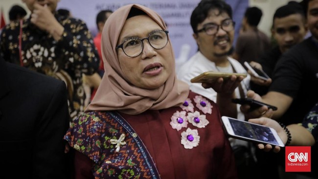 Kejaksaan Agung tetap mendalami laporan yang dibuat MAKI atas dugaan pelanggaran UU KPK yang menyeret Lili Pantauli Siregar.