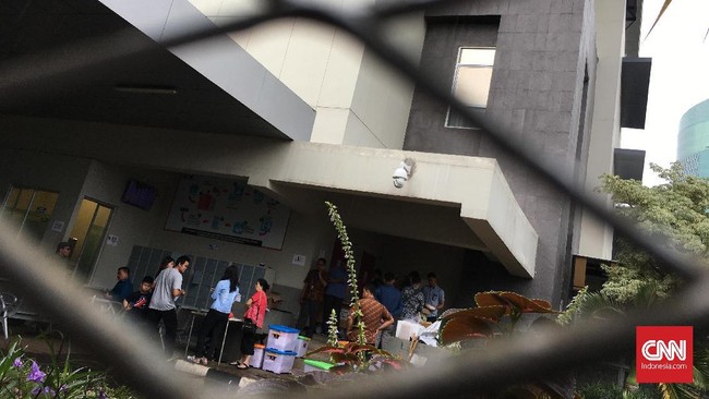 KPK memperpanjang larangan menjenguk tahanan selama 20 hari ke depan demi mencegah penyebaran wabah virus corona.